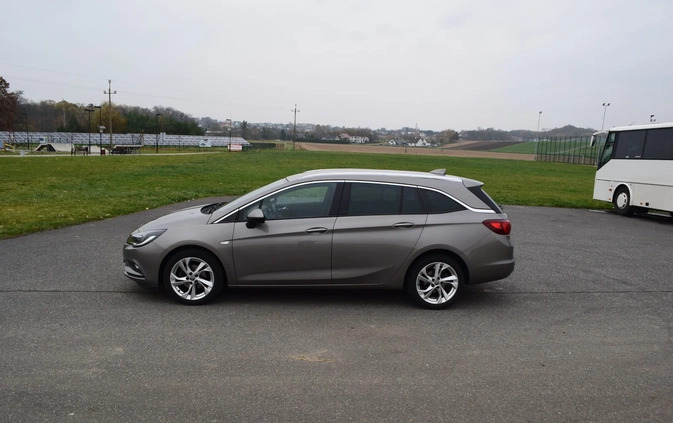 Opel Astra cena 49900 przebieg: 133800, rok produkcji 2017 z Ciechanów małe 172